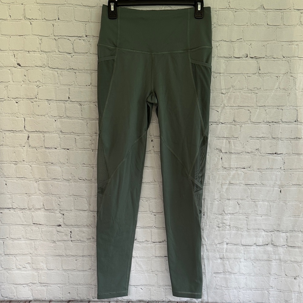 Victoria Sport High Rise Olive Green Active Leggings with mesh inserts M